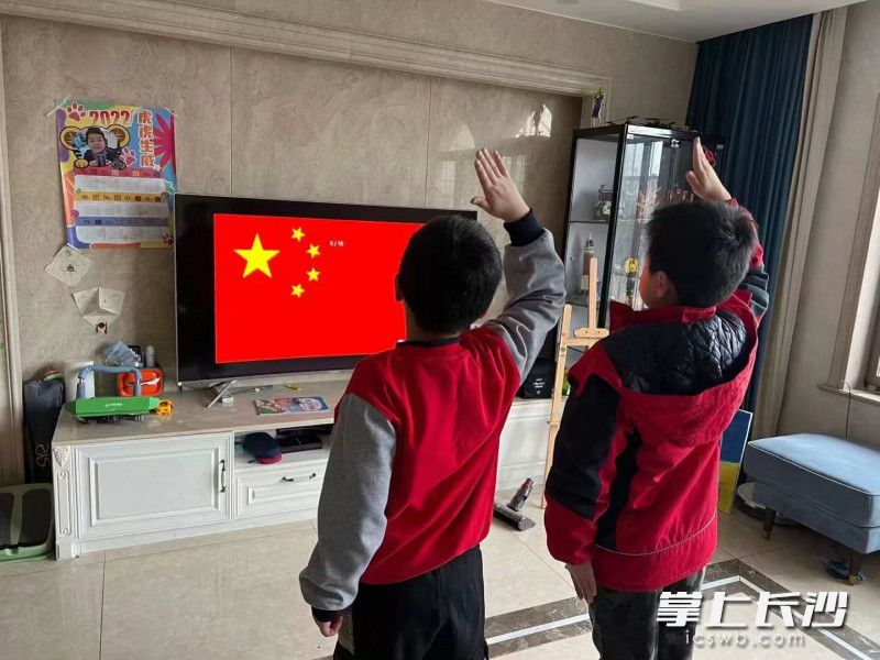 莊嚴(yán)的線上升旗儀式,。