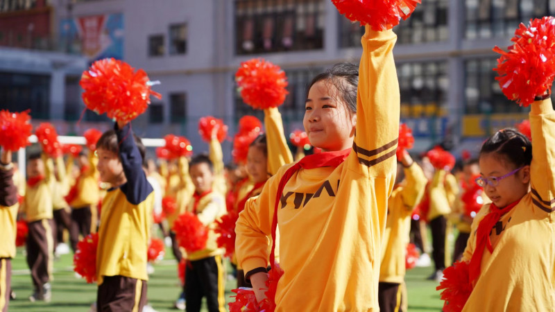 同學(xué)們都很喜歡啦啦操,。