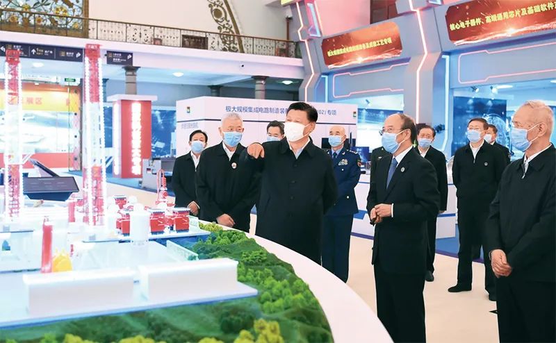 2021年10月26日,，習(xí)近平在北京展覽館參觀國家“十三五”科技創(chuàng)新成就展,。新華社記者 謝環(huán)馳 攝