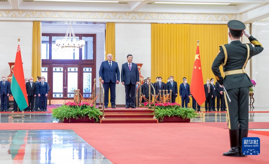 3月1日,，國(guó)家主席習(xí)近平在北京人民大會(huì)堂同來(lái)華進(jìn)行國(guó)事訪問(wèn)的白俄羅斯總統(tǒng)盧卡申科舉行會(huì)談,。這是會(huì)談前，習(xí)近平在人民大會(huì)堂北大廳為盧卡申科舉行歡迎儀式,。新華社記者 翟健嵐 攝