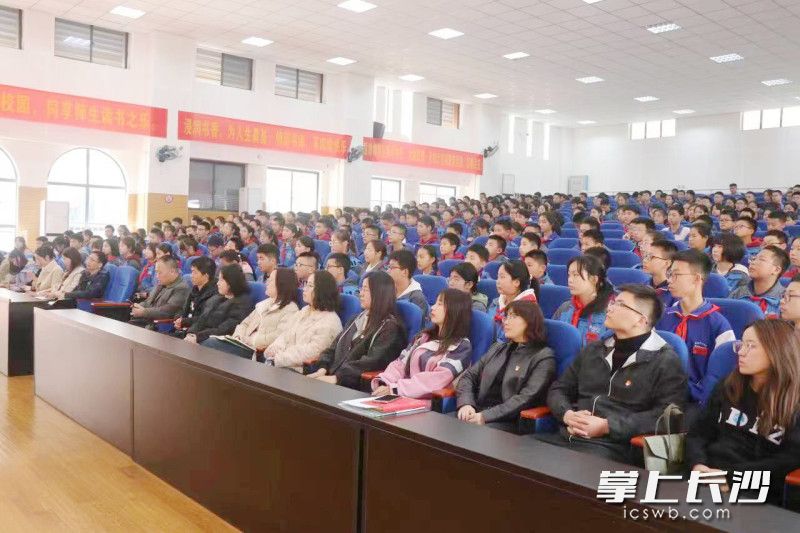 清廉大講堂給讓學(xué)生們感慨萬千。