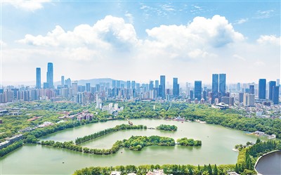 5月8日拍攝的湖南省長沙市年嘉湖風光。李健 攝（人民圖片）
