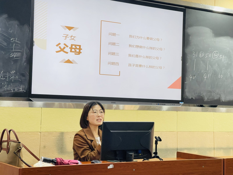 家長講座,，讓父母跟孩子一起成長。