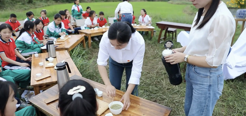 品嘗自己采制的茶