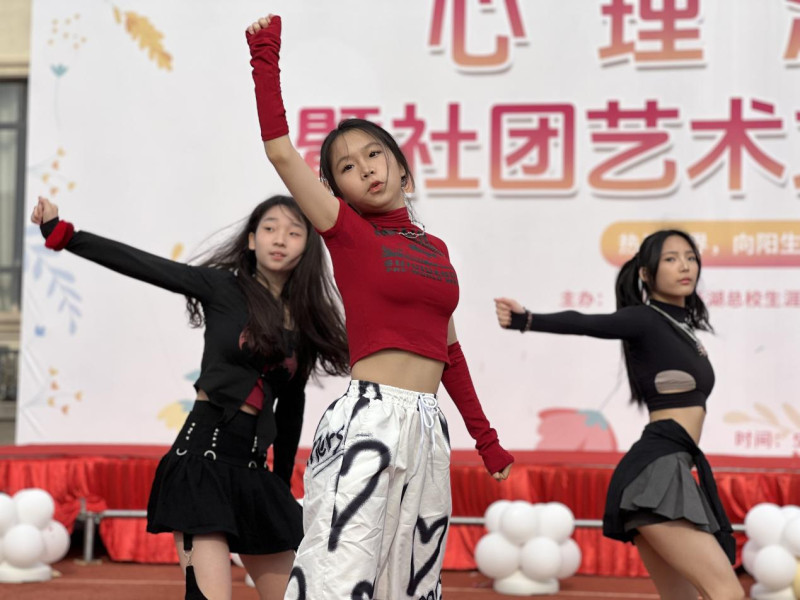 舞蹈社、音樂社的文化藝術(shù)節(jié)目展演精彩紛呈,。