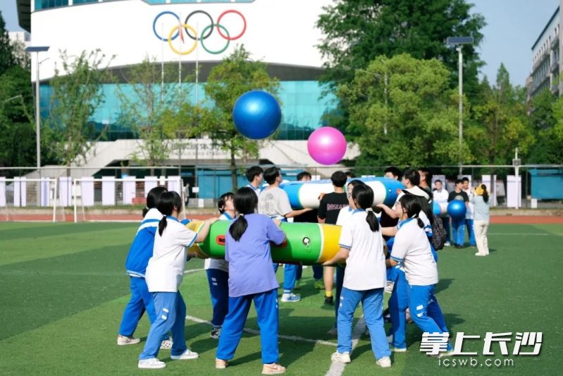 給奮戰(zhàn)的高三學子們解解壓,、放放松,，也打打氣、加加油,，“電力滿格”,，迎戰(zhàn)六月。