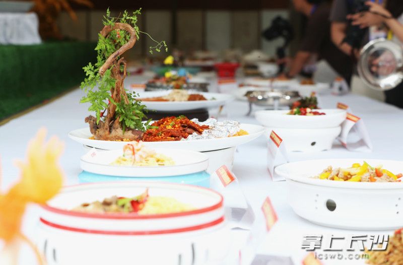 比賽現(xiàn)場端出的一道道大餐令人贊嘆。
