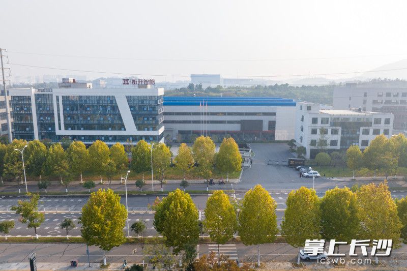 Photo by Liu Xiaomin from Changsha Evening News.