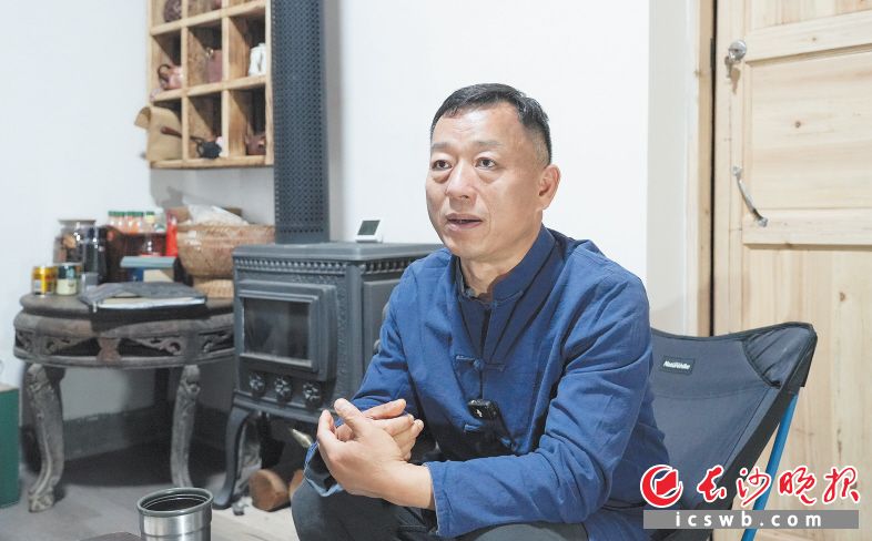 　　面對記者，彭南科將他非遺傳播的理念以及“中國非遺谷”的構(gòu)想娓娓道來,。長沙晚報(bào)全媒體記者 鄒麟 攝